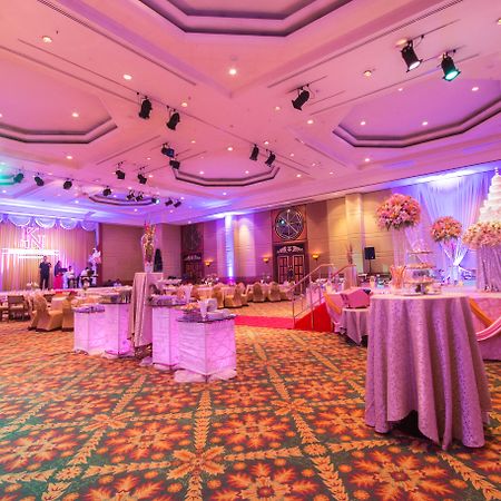 Golden Tulip Sovereign Hotel Бангкок Экстерьер фото