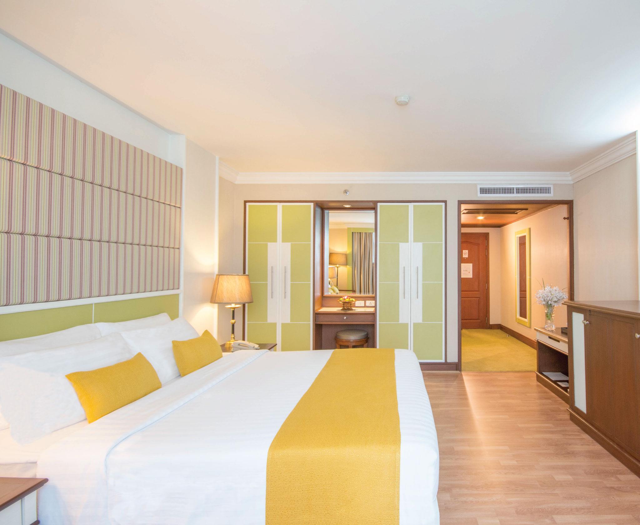 Golden Tulip Sovereign Hotel Бангкок Экстерьер фото
