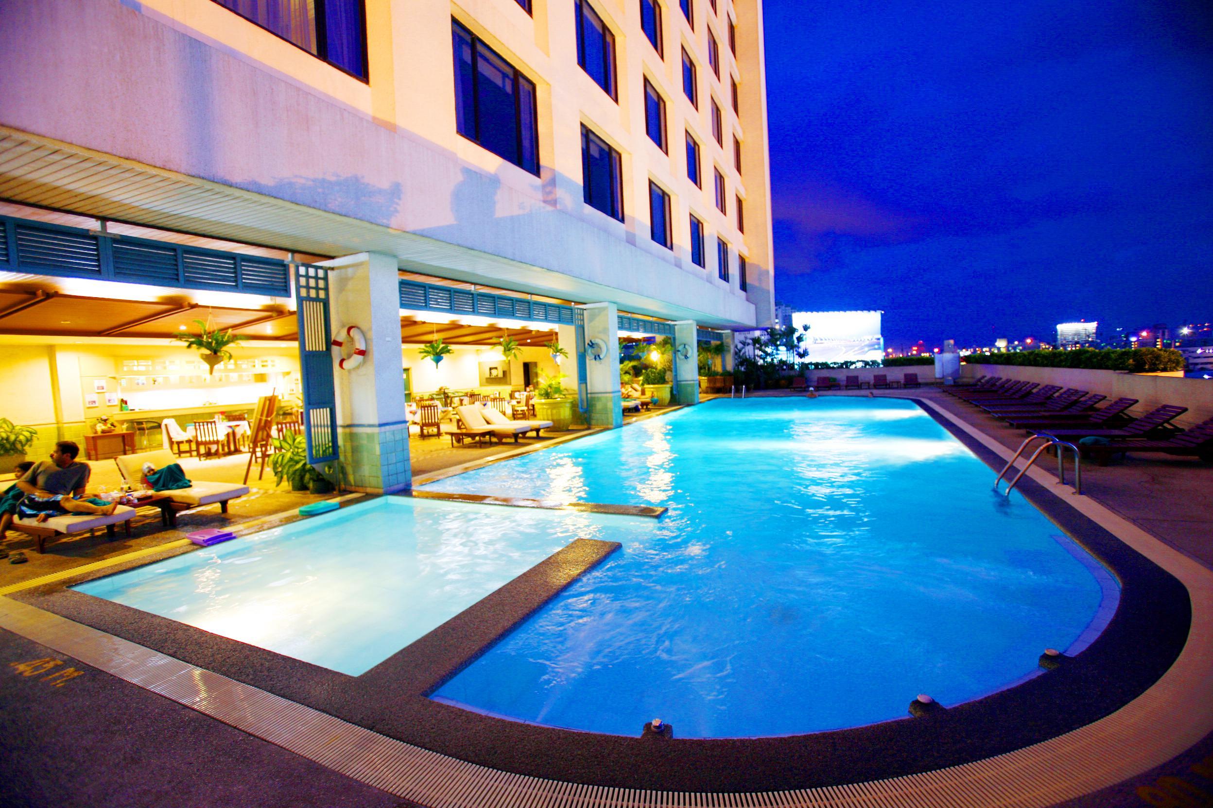 Golden Tulip Sovereign Hotel Бангкок Экстерьер фото