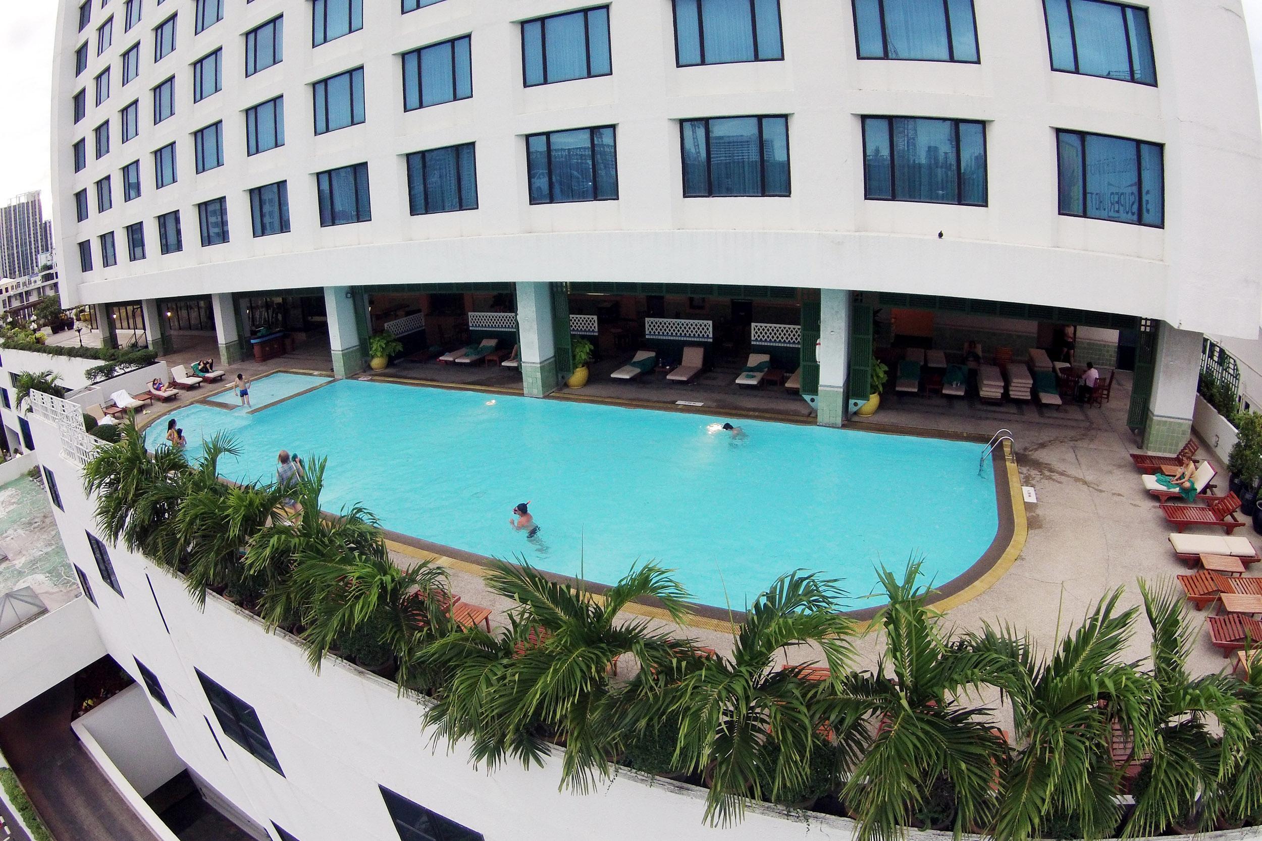 Golden Tulip Sovereign Hotel Бангкок Экстерьер фото
