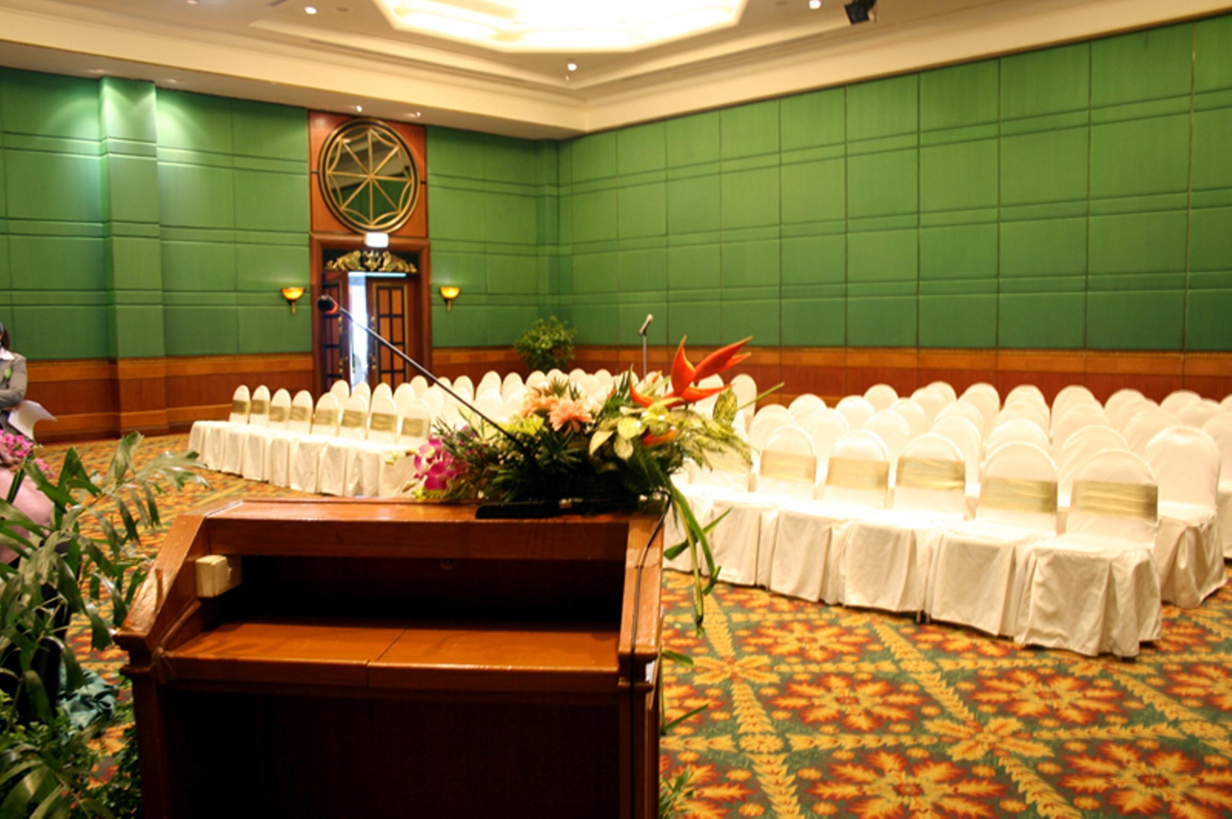 Golden Tulip Sovereign Hotel Бангкок Экстерьер фото