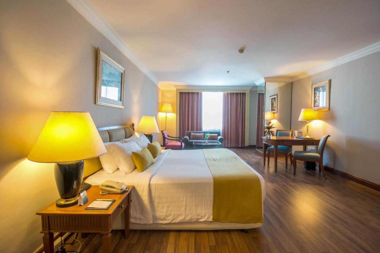 Golden Tulip Sovereign Hotel Бангкок Экстерьер фото