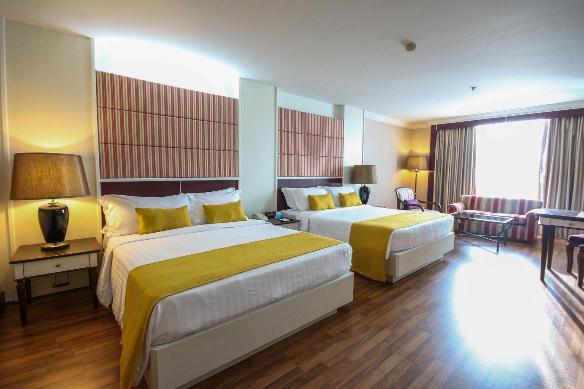Golden Tulip Sovereign Hotel Бангкок Экстерьер фото