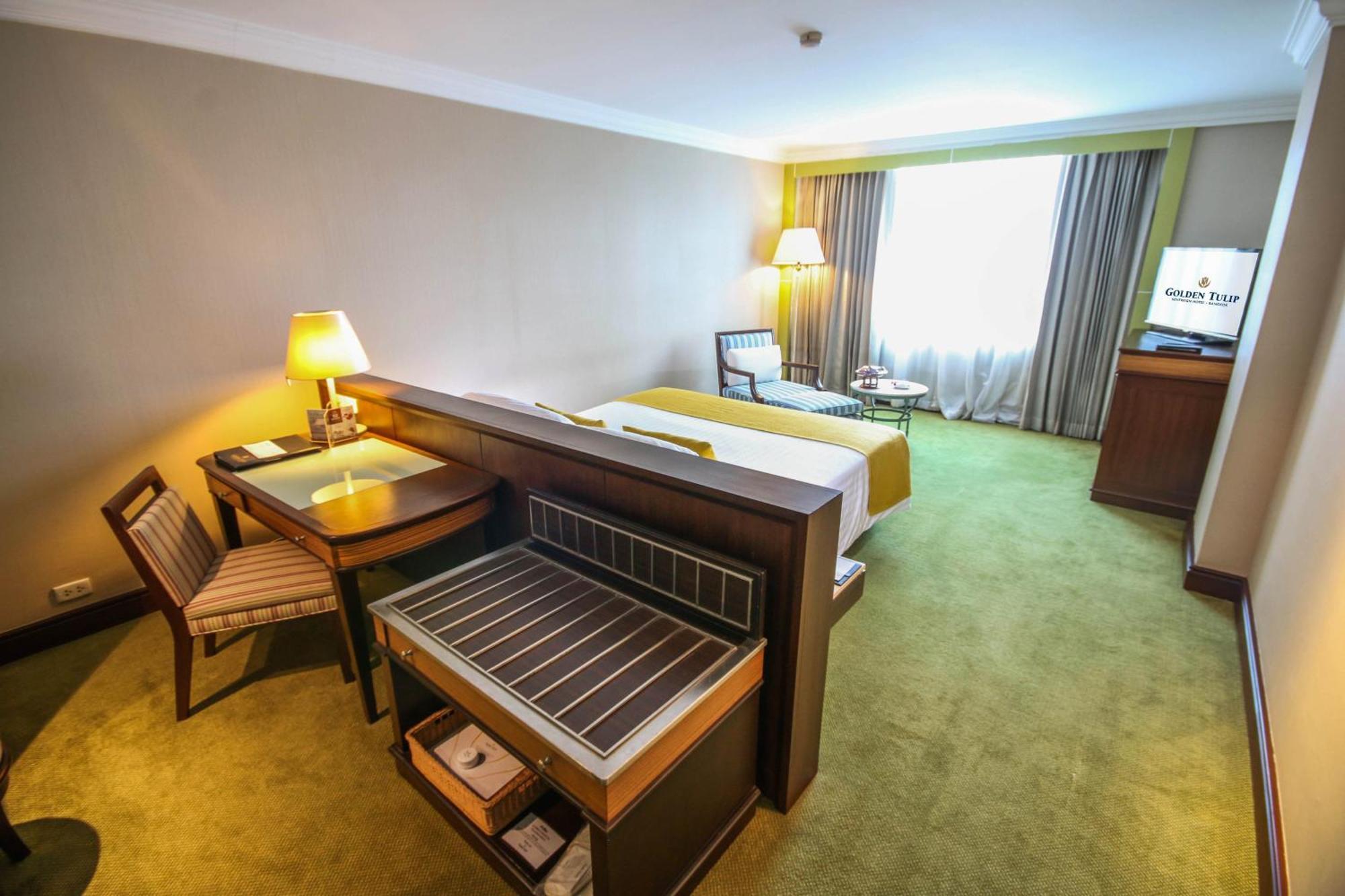 Golden Tulip Sovereign Hotel Бангкок Экстерьер фото