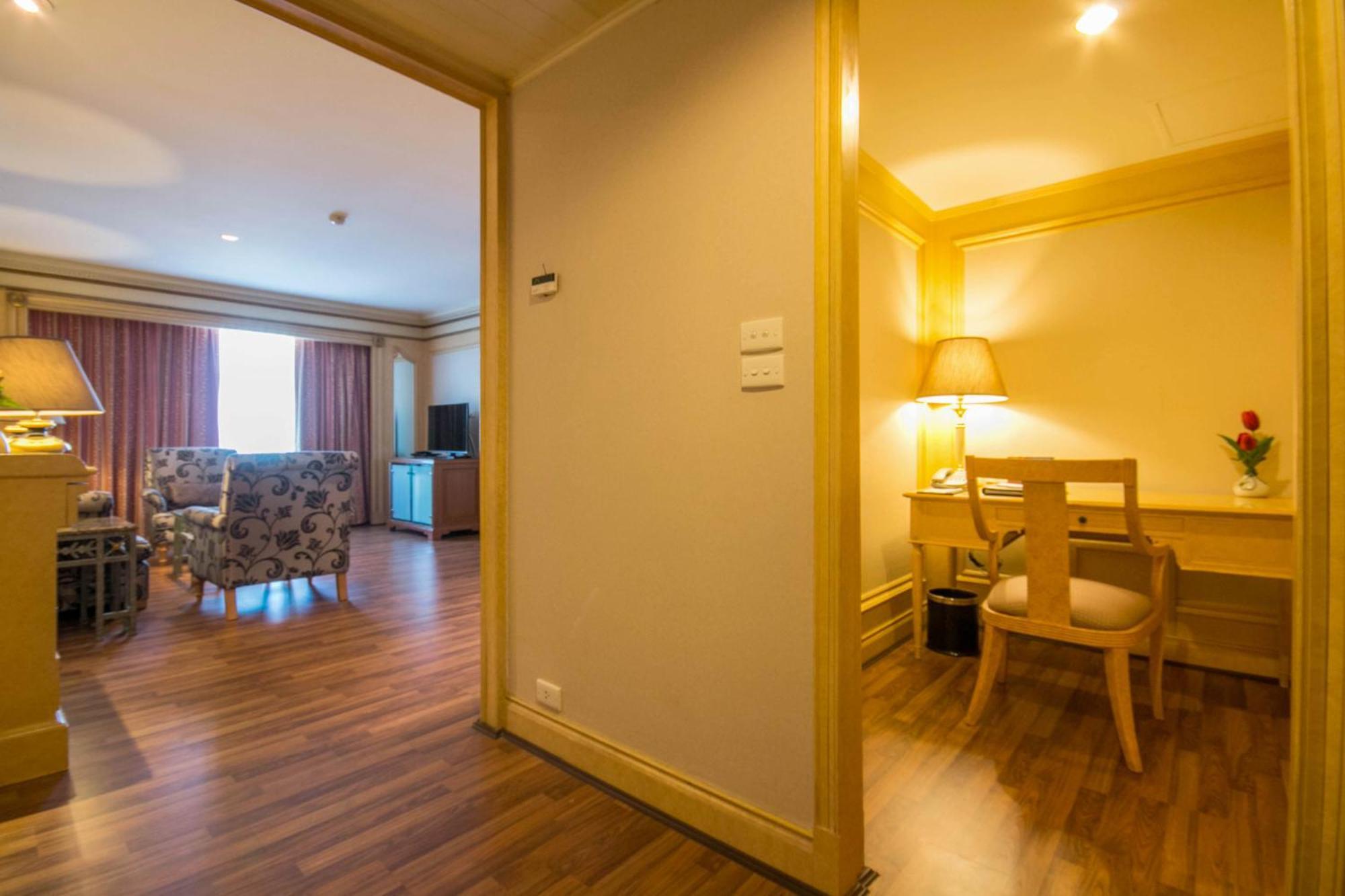 Golden Tulip Sovereign Hotel Бангкок Экстерьер фото
