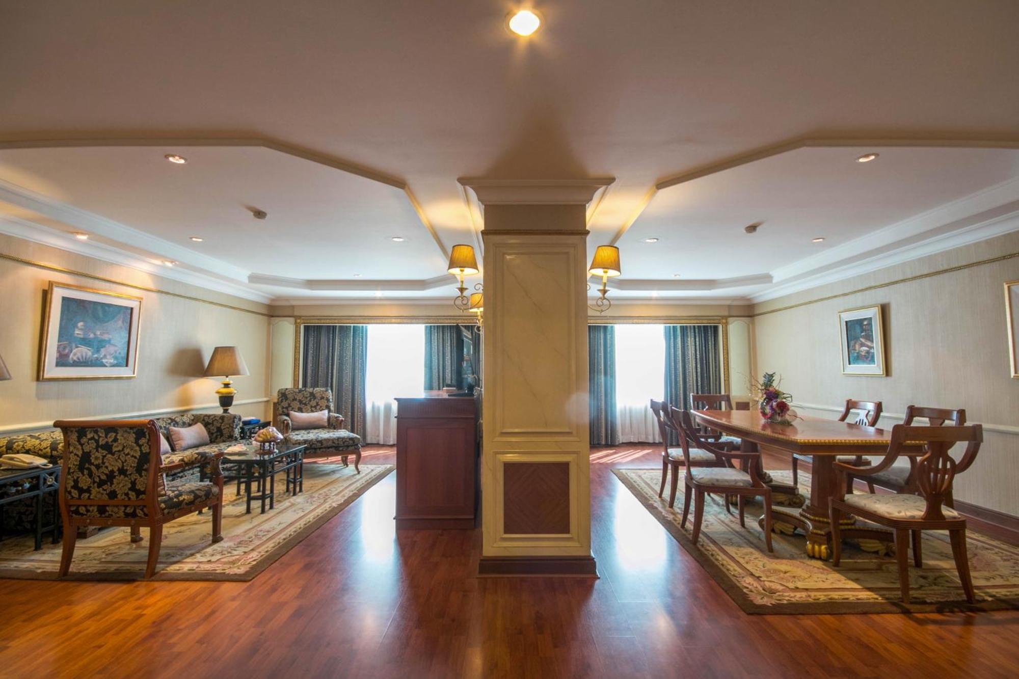 Golden Tulip Sovereign Hotel Бангкок Экстерьер фото