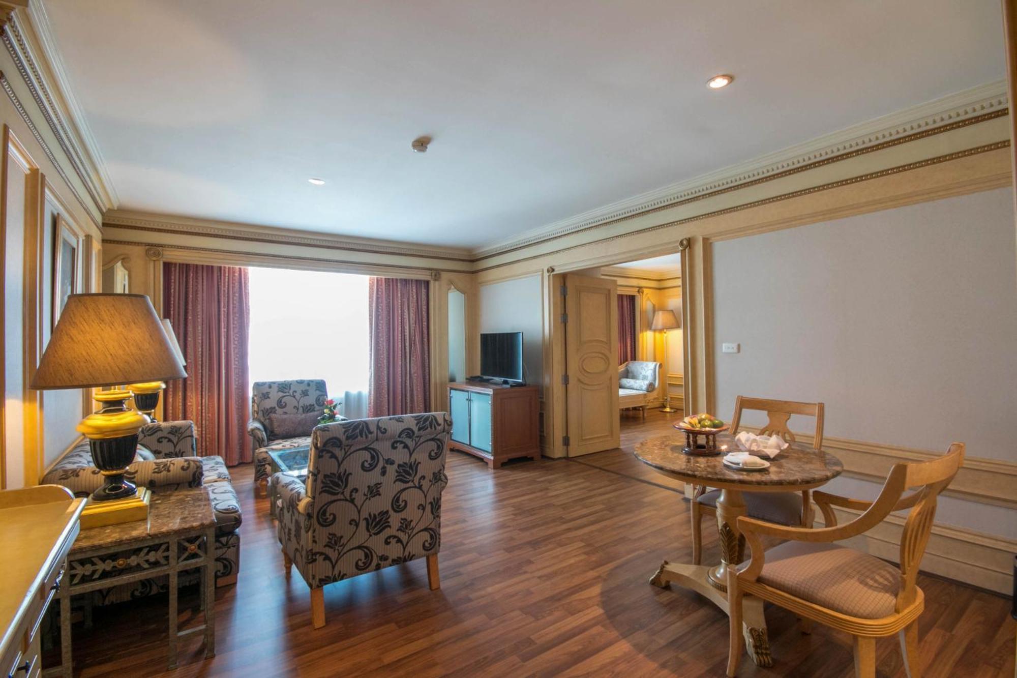 Golden Tulip Sovereign Hotel Бангкок Экстерьер фото