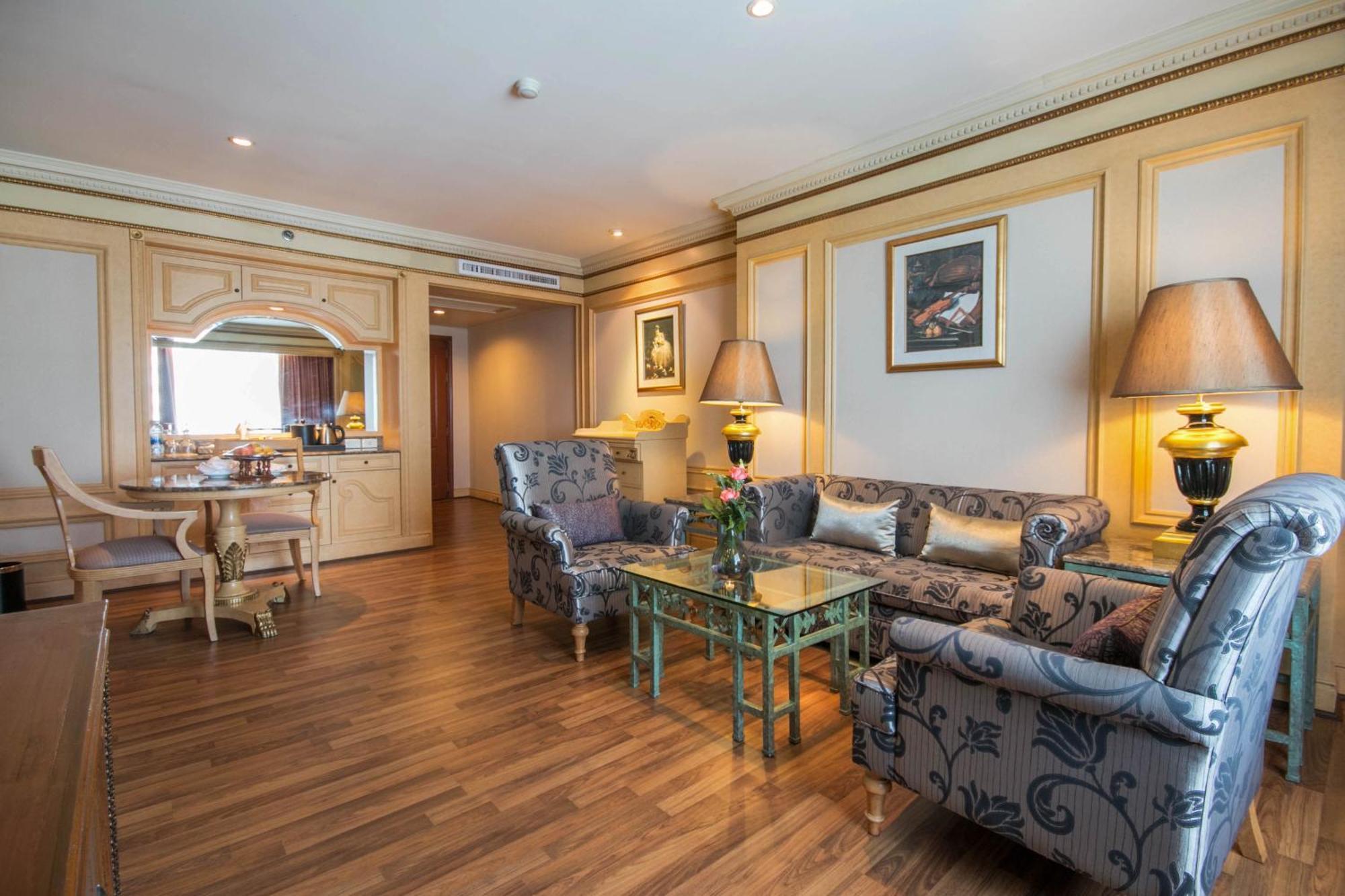 Golden Tulip Sovereign Hotel Бангкок Экстерьер фото