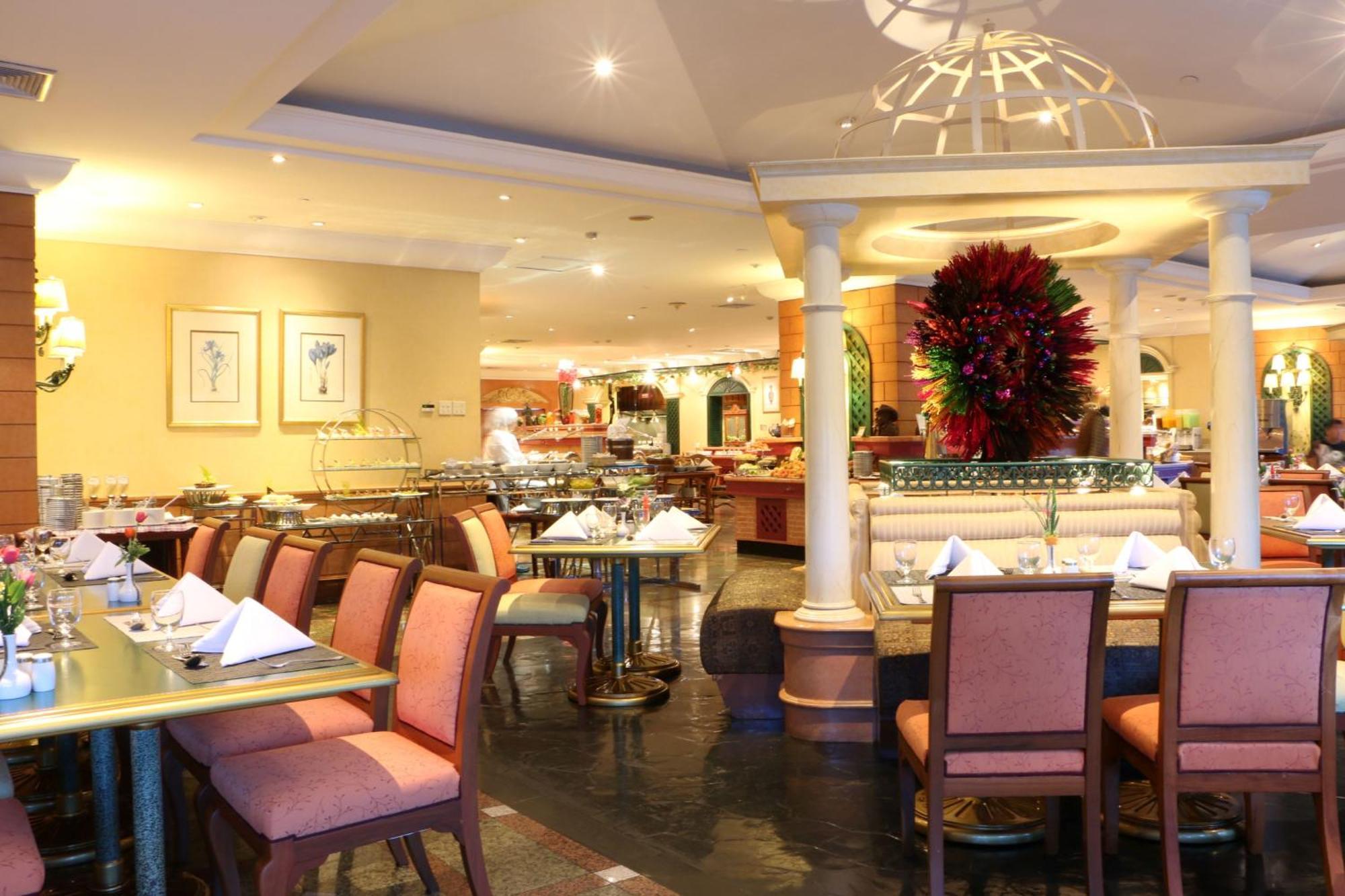 Golden Tulip Sovereign Hotel Бангкок Экстерьер фото
