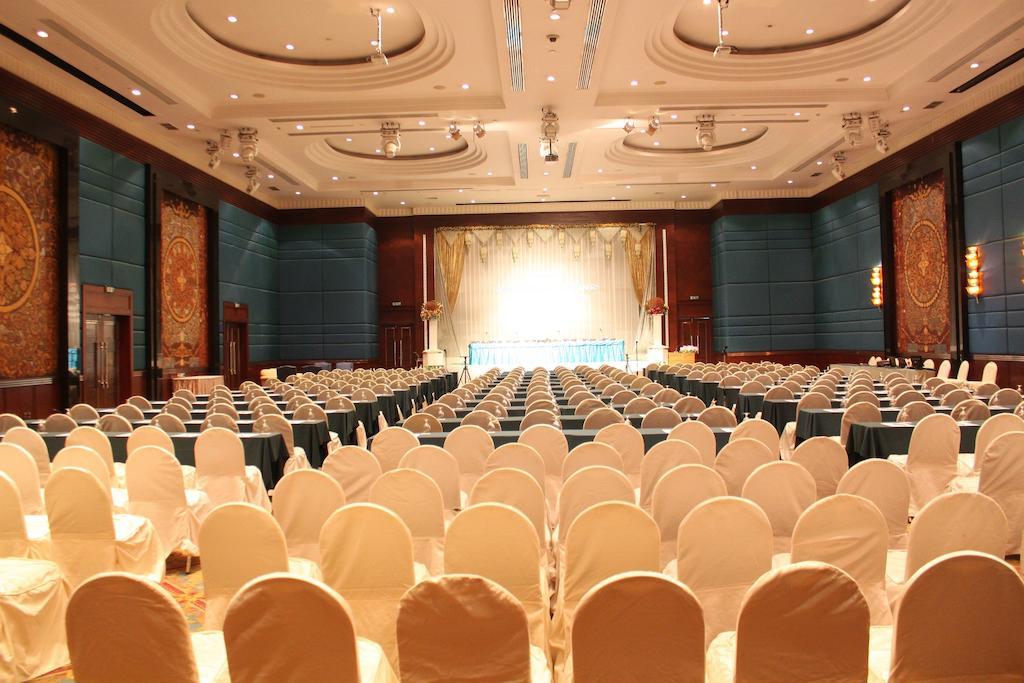 Golden Tulip Sovereign Hotel Бангкок Экстерьер фото